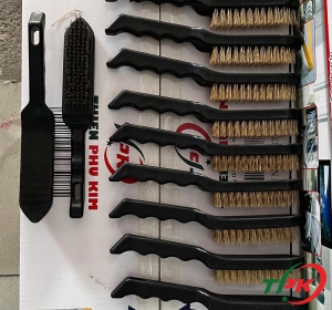 chổi chà gỉ cầm tay