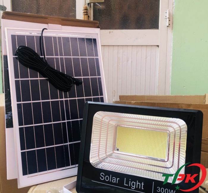 năng lượng mặt trời 300w